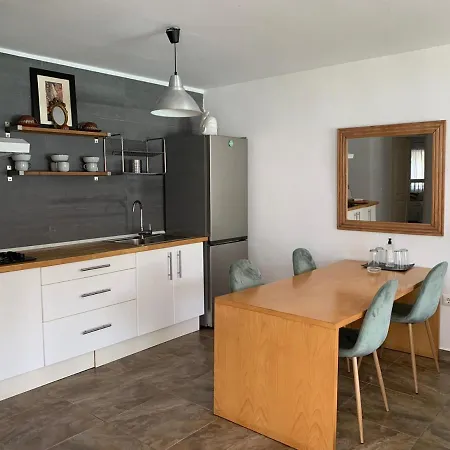 Panorama Village Apartment *